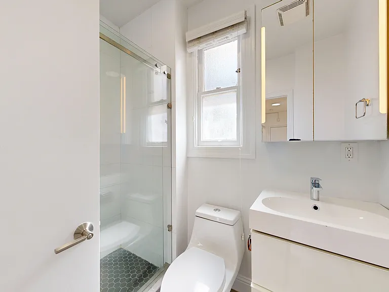 1637 Sacramento St #15 — Photo 12