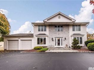 36 Cedar Ridge Ln, Dix Hills, NY 11746