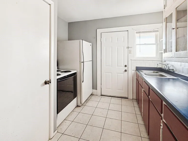 2401 Driscoll St #4 — Photo 7