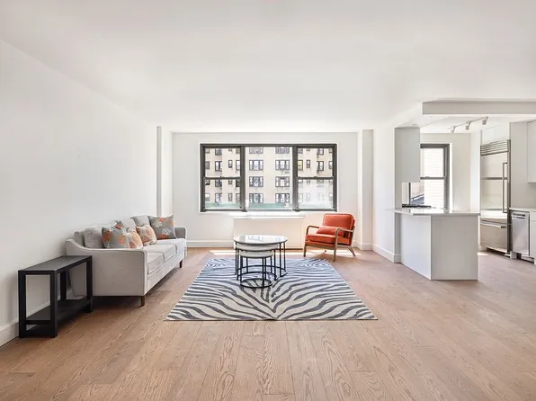 301 E 69th St APT 8D, New York, NY 10021