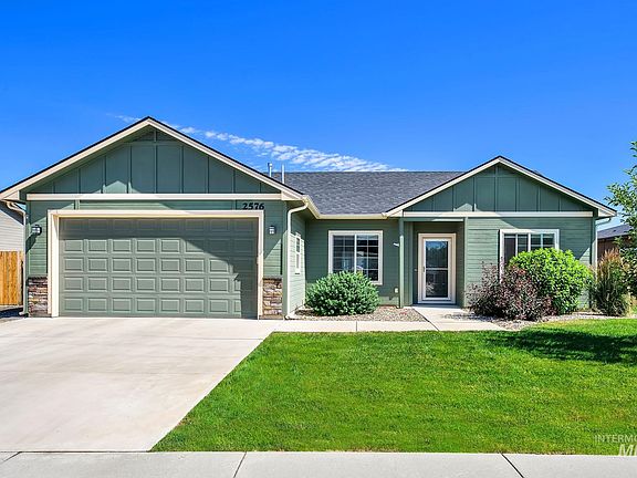 2nd image of 2576 Mariposa Ct