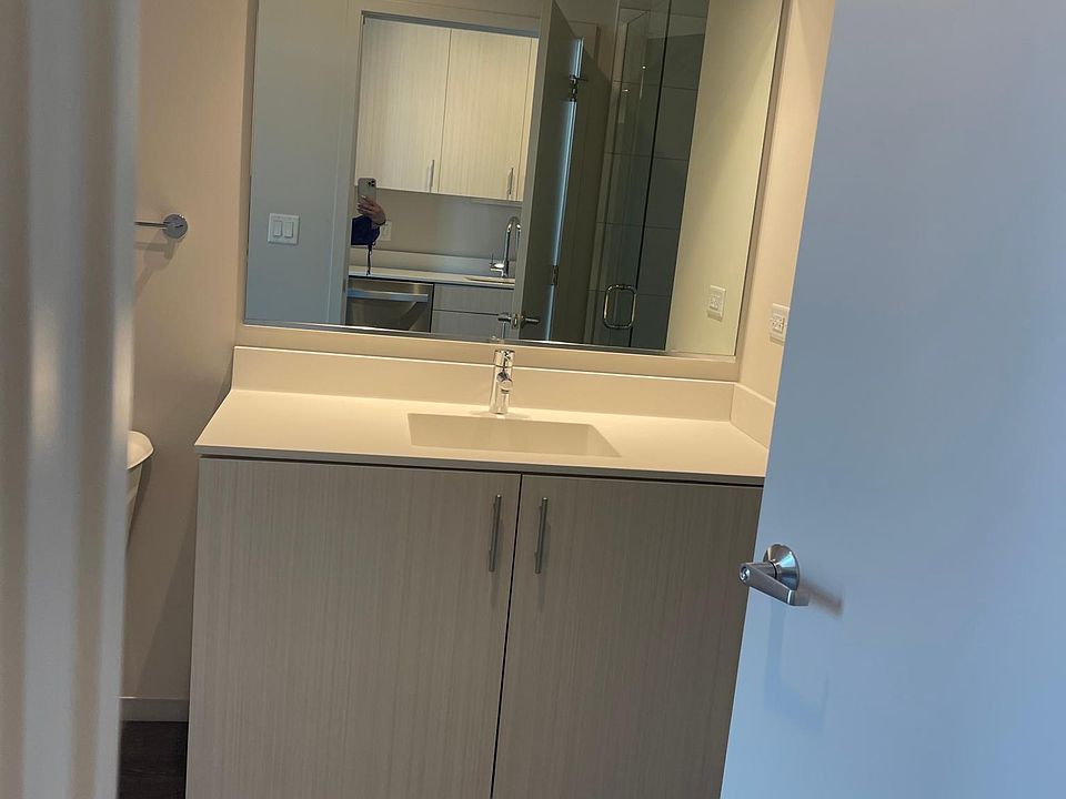 1st image of 547 S Clark St #500