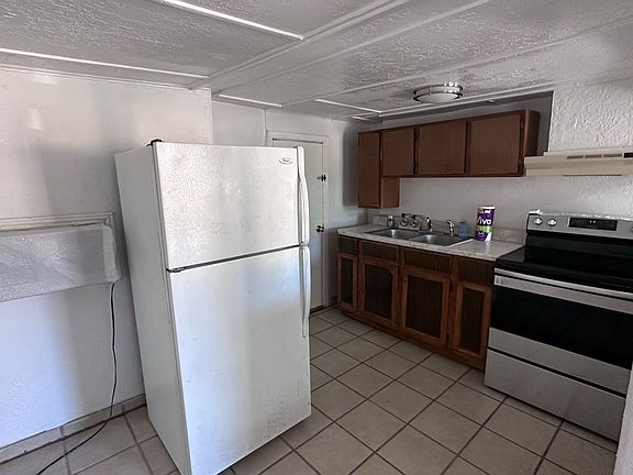 4th image of 825 Parkview Dr #11