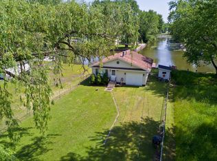 113 Sydenham St, Spring Grove, IL 60081