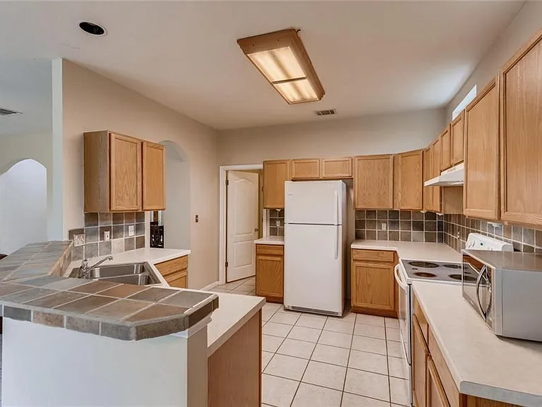 8301 Red Willow Dr — Photo 5