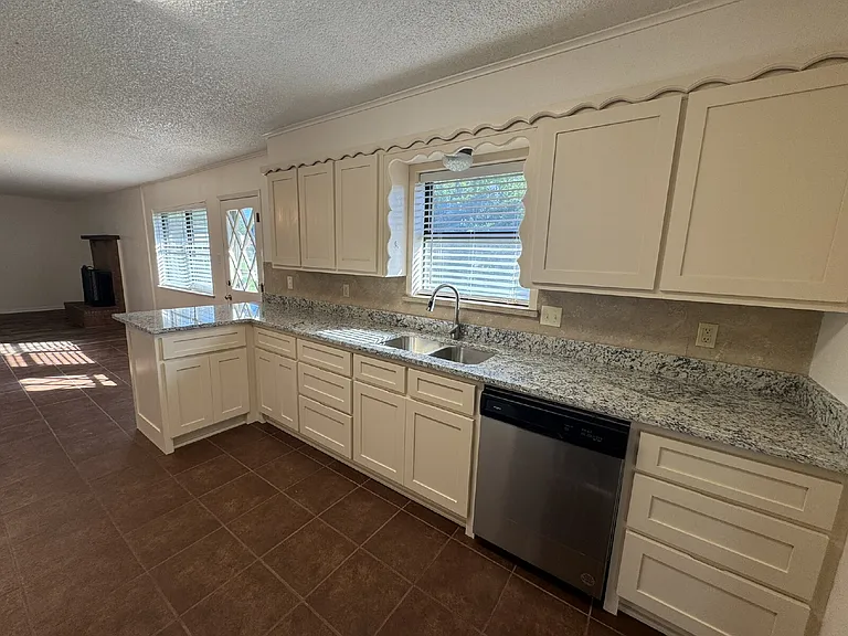 208 Prairie Wind Blvd — Photo 6