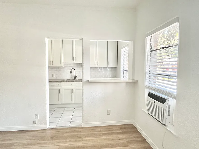 1154 N Formosa Ave — Photo 5
