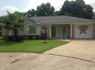 804 Commodore Dr, Angleton, TX 77515