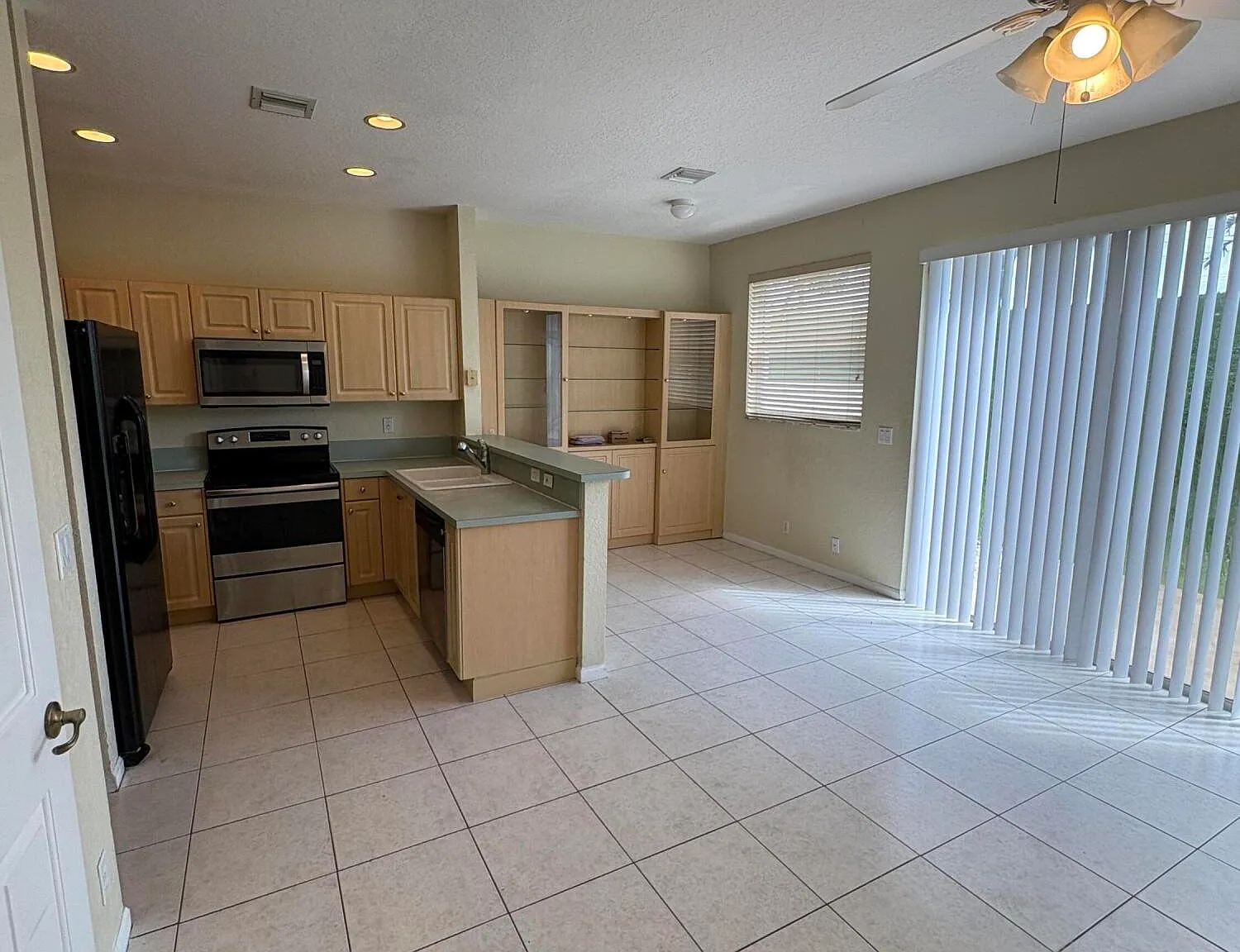 3 bed, 2.5 bath, 1536 sqft, $2,750 — Photo 3