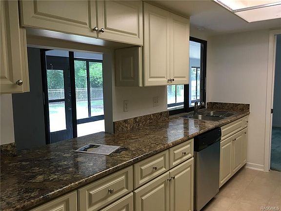 3rd image of 47 Cypress Blvd E