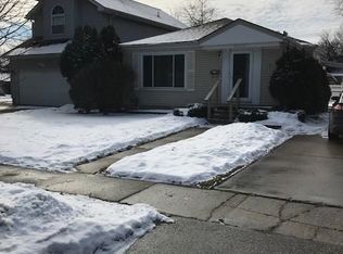 8234 Mackay Ct, Utica, MI 48317