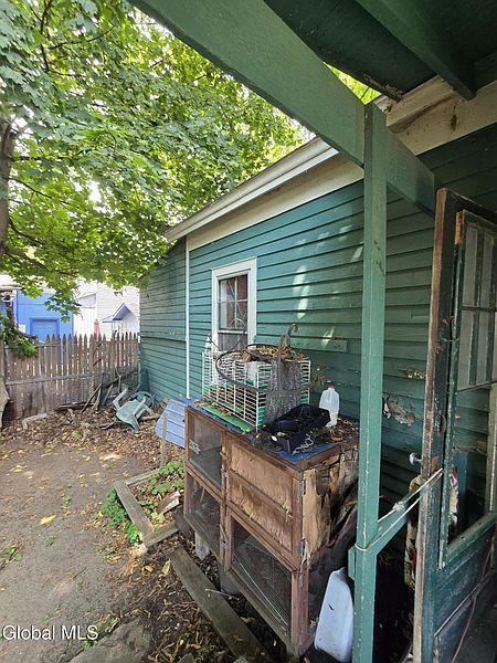 4th image of 87 John Street