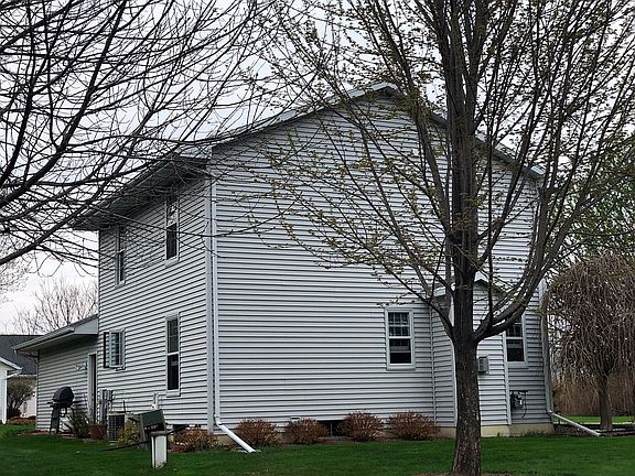 3rd image of 211 Carey Ct