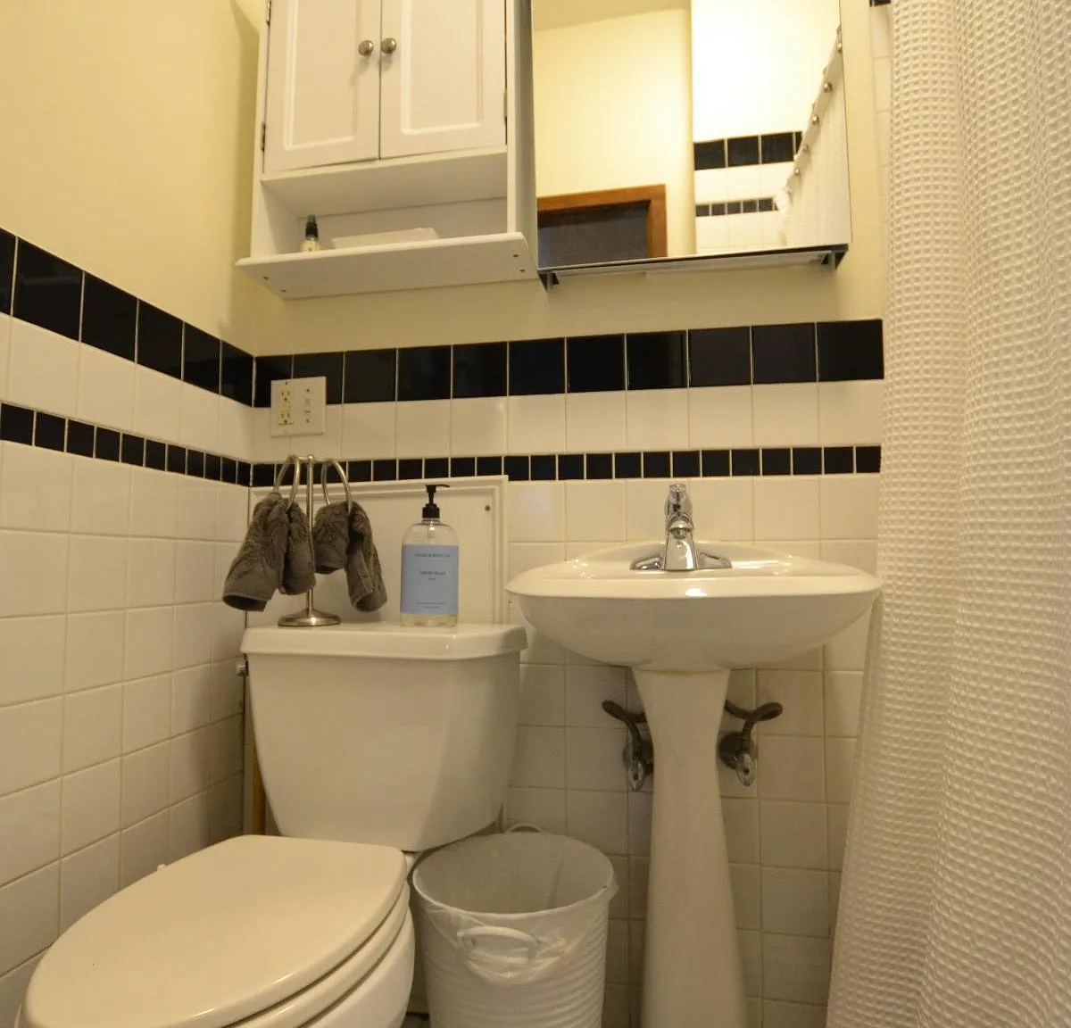 2 bed, 1.0 bath, $2,600 — Photo 4