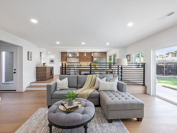 5th image of 1416 Solana Dr
