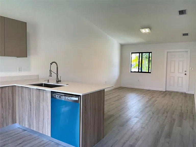 4741 SW 135th Pl — Photo 4
