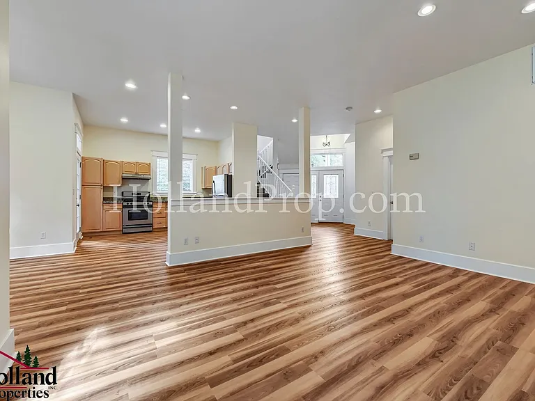 3228 SE Filbert St — Photo 6