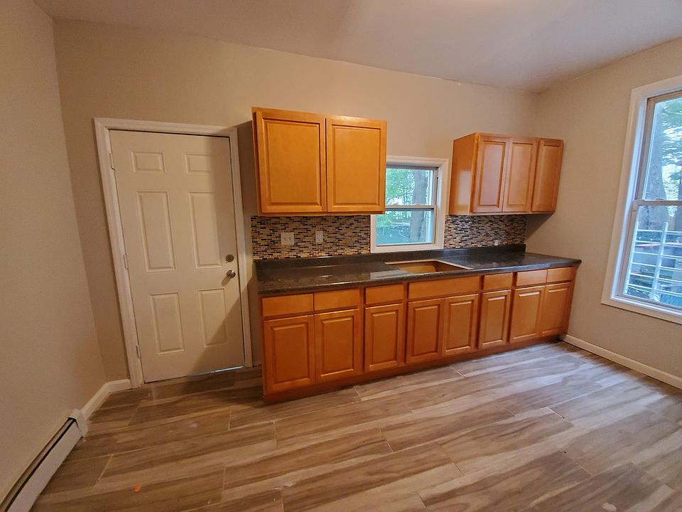1st image of 29 William St #1