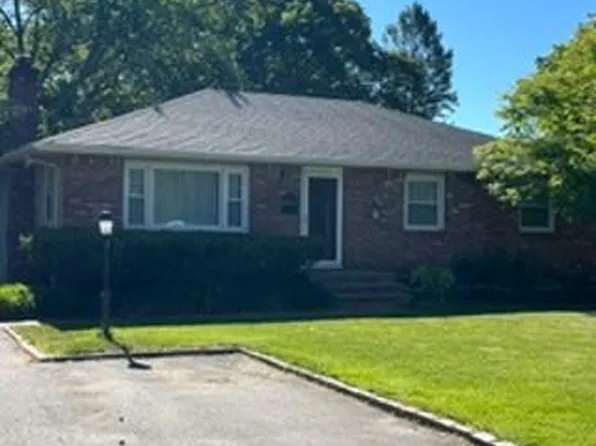8 Eatondale Avenue, Blue Point, NY 11715