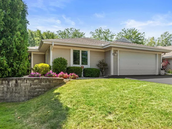 7201 West Mequon Square DRIVE, Mequon, WI 53092