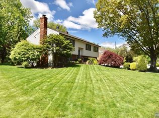 3 Stratford Ct, Township Of Washington, NJ 07676