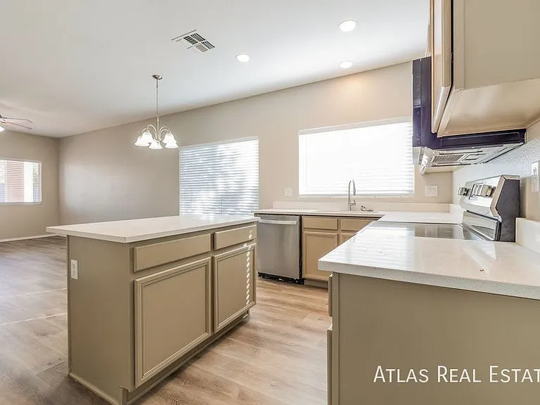 3810 E Waterman St — Photo 7
