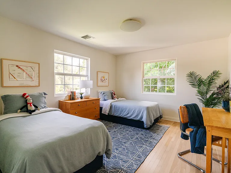 13230 Hesby St — Photo 34