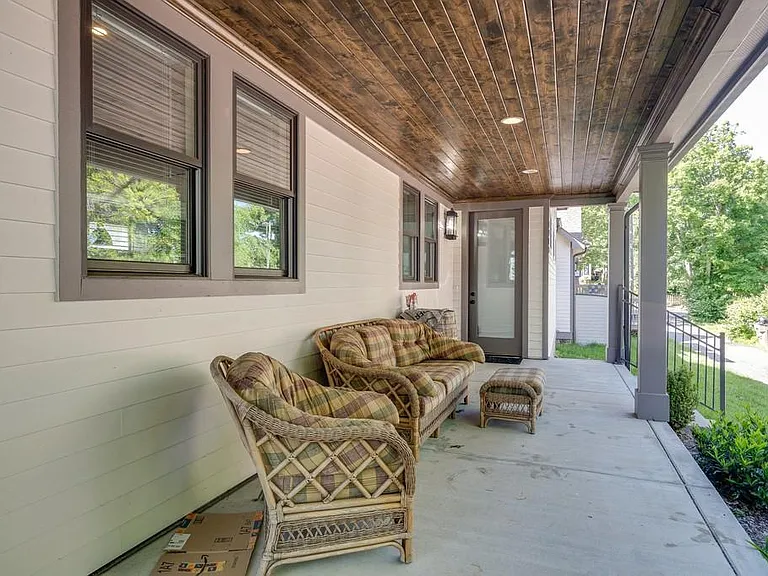 1011B S Douglas Ave — Photo 18