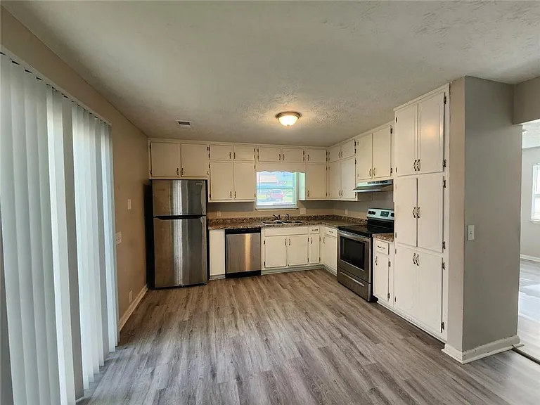 1653 Pinedale Cir NW — Photo 4