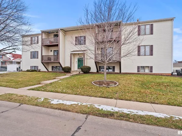 760 E Iowa St APT 3C, Eldridge, IA 52748