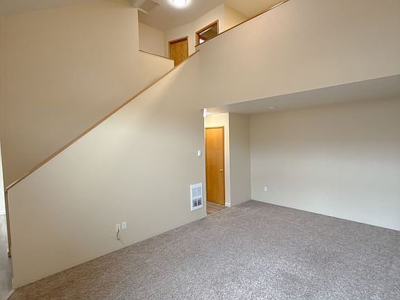 4th image of 5620-5622 N Hills Dr