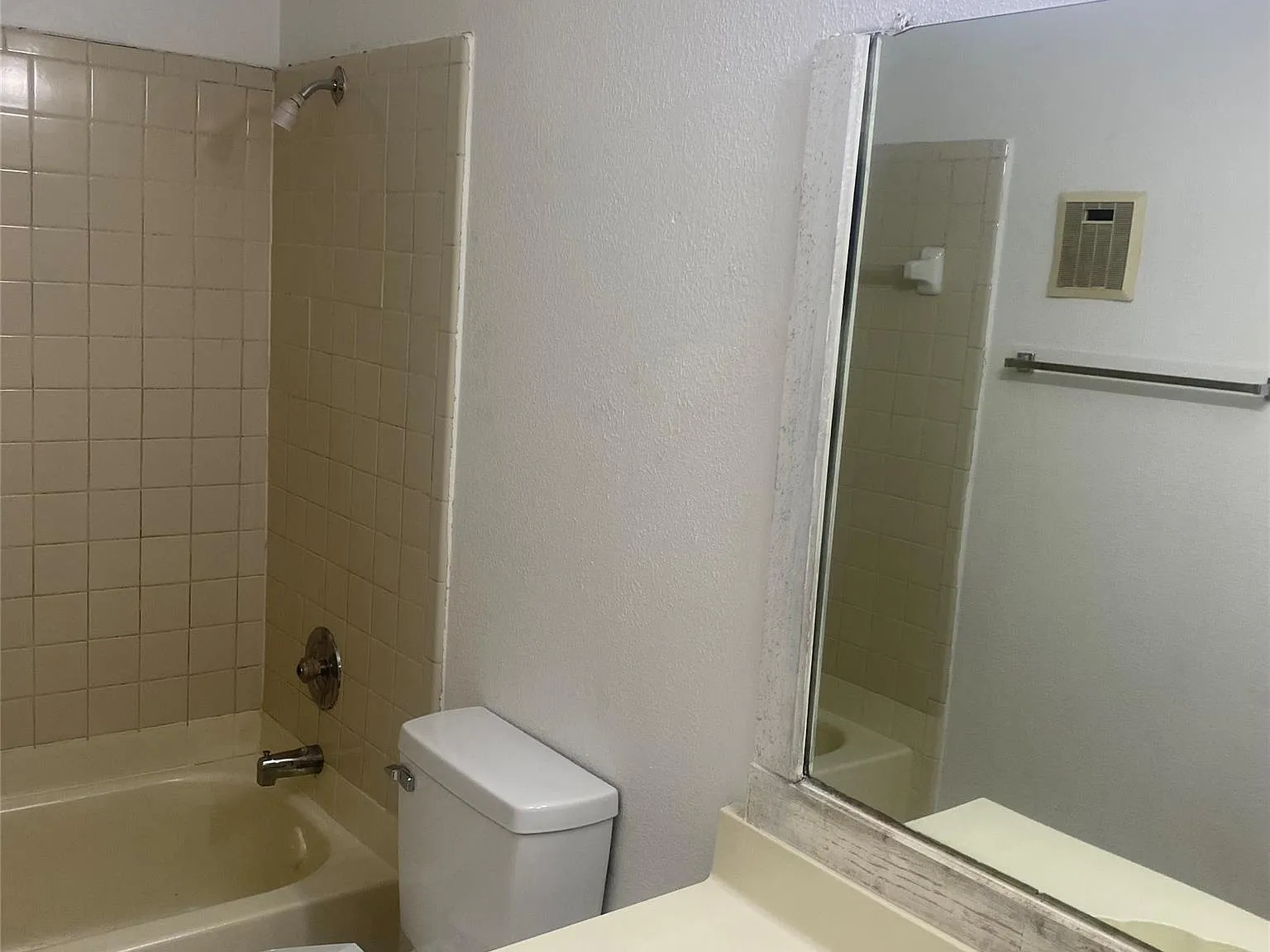 2 bed, 2.0 bath, 1068 sqft, $1,099 — Photo 3