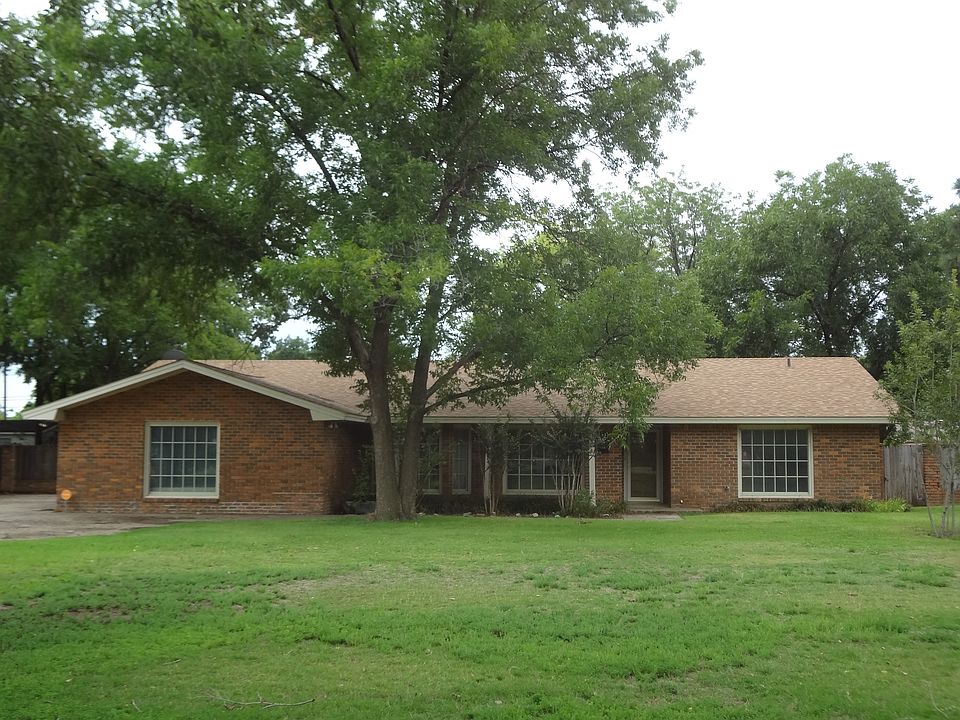 1st image of 224 Country Club Ln