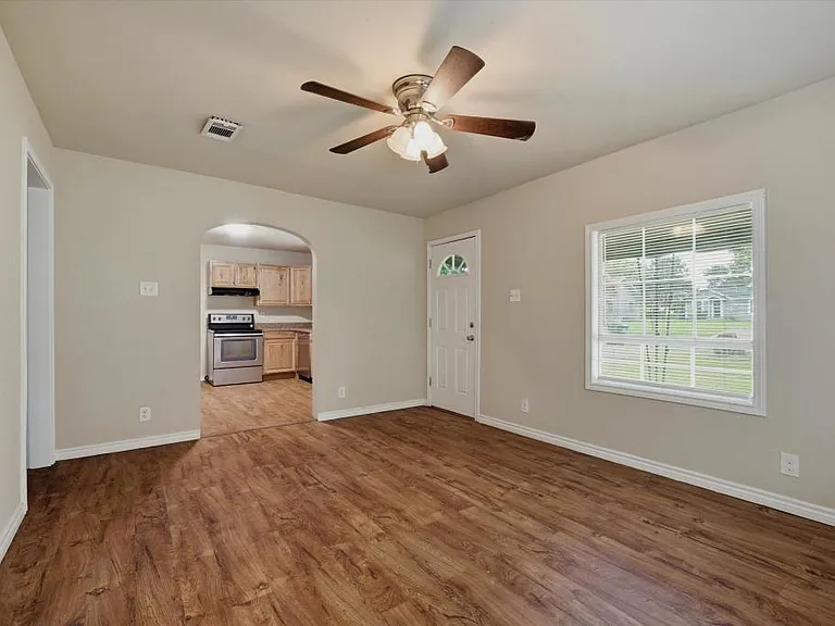 2112 W Bond St — Photo 6