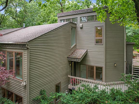 3rd image of 815 Green Rd