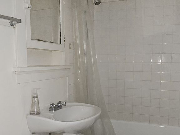 4th image of 634.5 W Arlington Pl #26