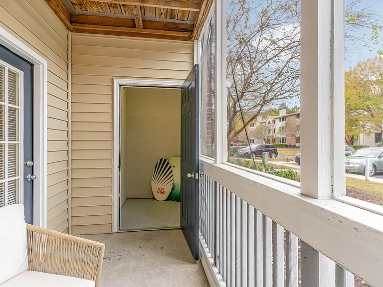 Litchfield Oaks Apartments — Photo 13