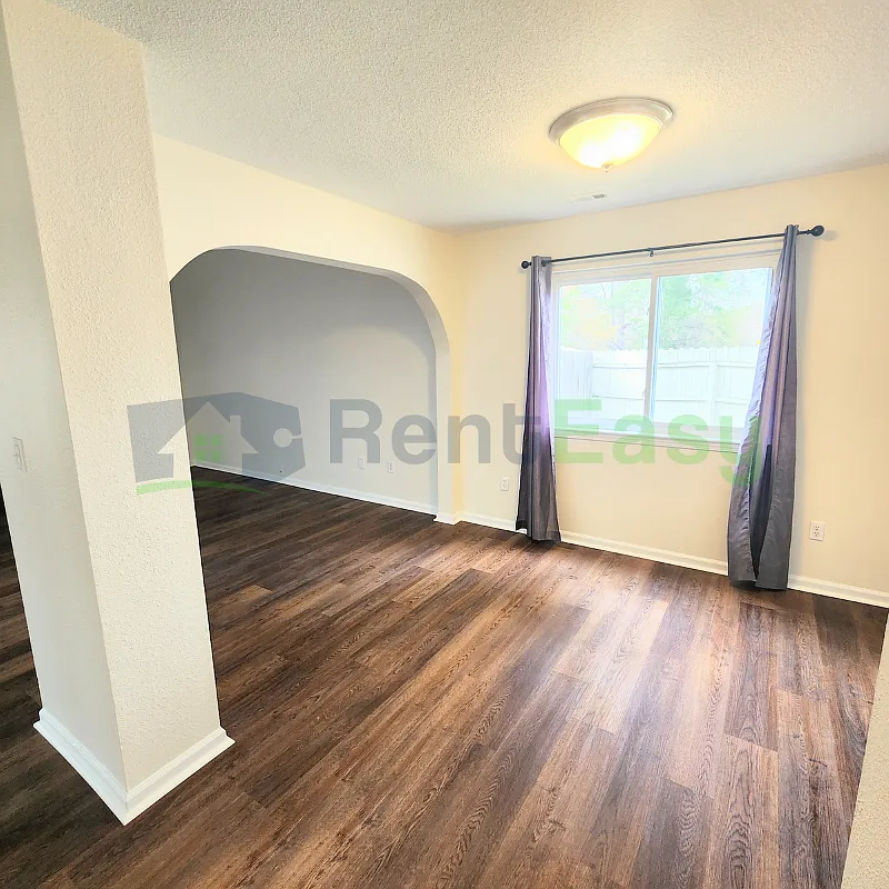 3 bed, 2.5 bath, 1710 sqft, $2,495 — Photo 2