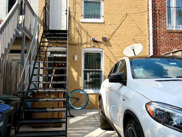 1423 E St NE #1 — Photo 18