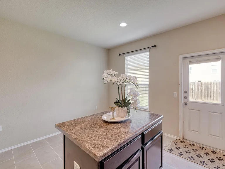 5704 Levenwood Ln — Photo 10