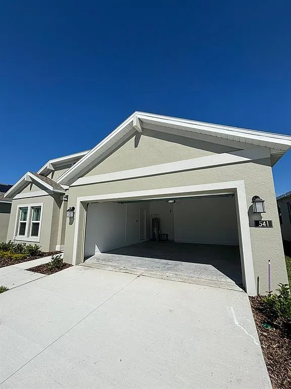 4 bed, 2.0 bath, 1884 sqft, $2,400 — Photo 4