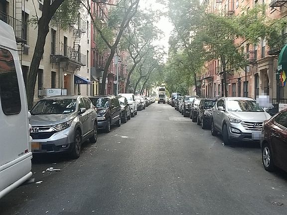 4th image of 410 E 73rd St