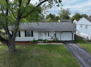 110 N Oak Ln, Glenwood, IL