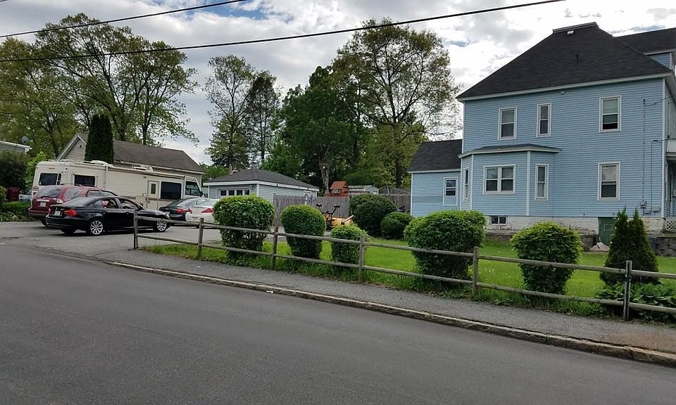 2nd image of 117 18th St