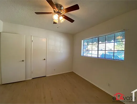 11820 Chandler Blvd — Photo 5