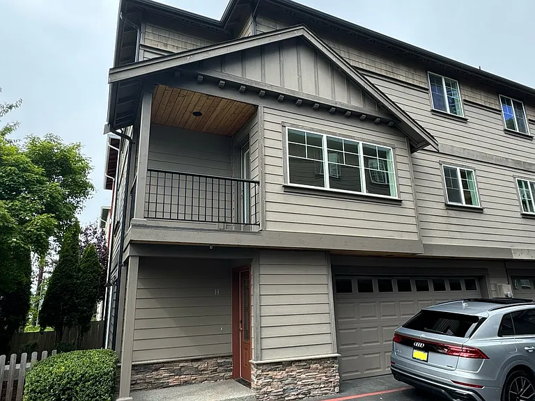 7117 Rainier Dr #H — Photo 1
