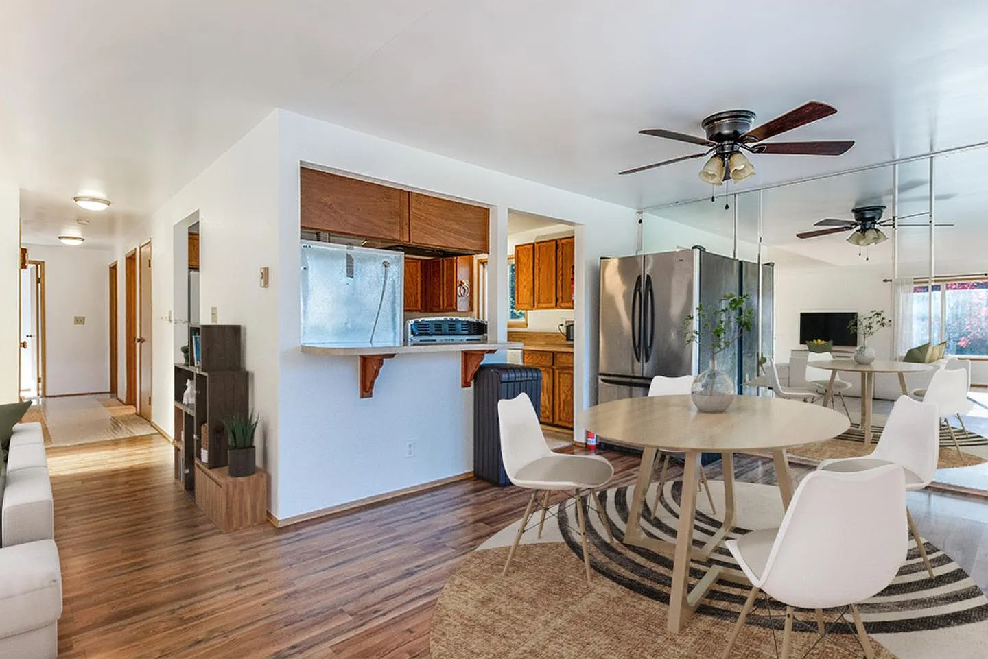 Spacious Central District home by Madrona Farmers Market — Photo 2