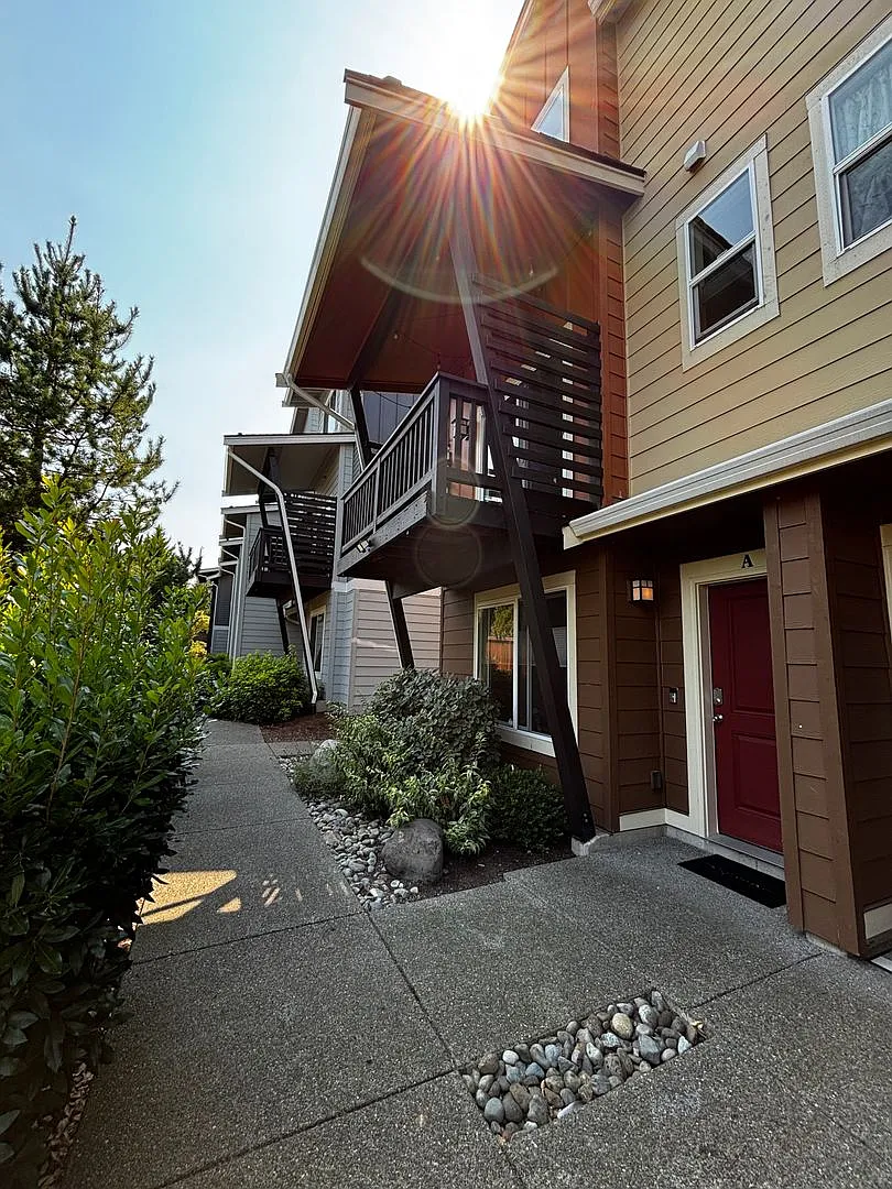 Emerald Point Townhome on Sunrise! — Photo 2