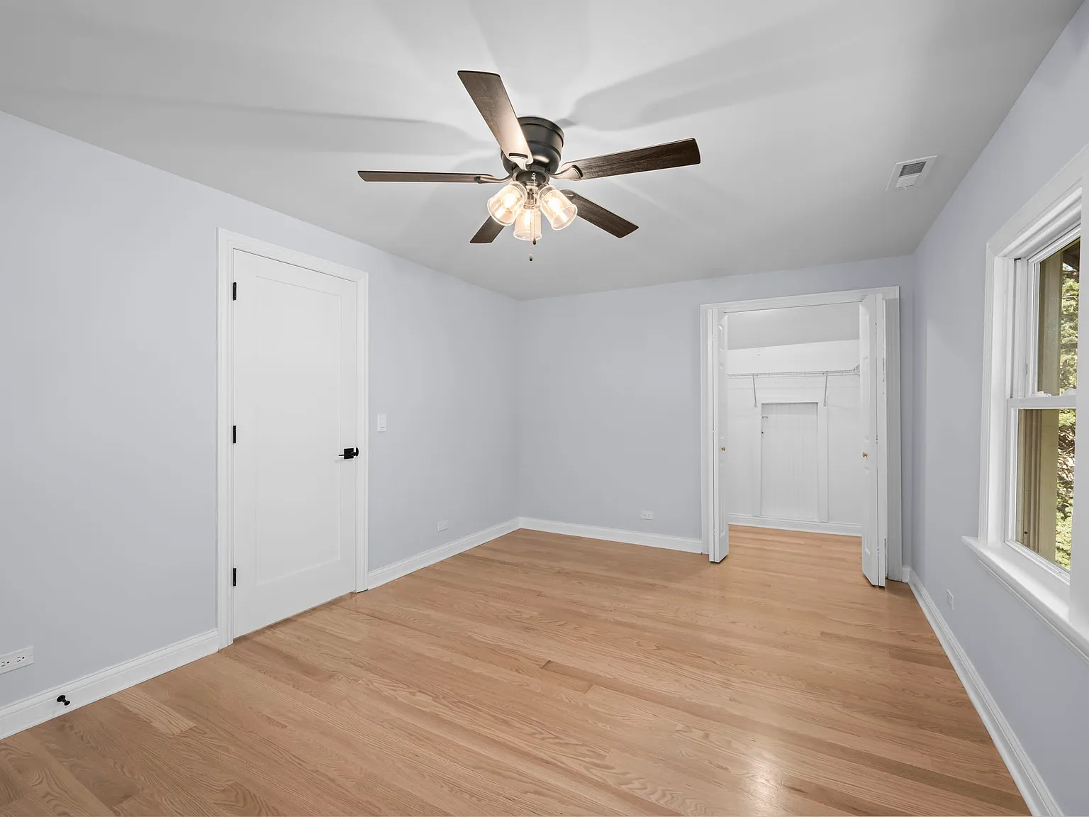 3 bed, $2,400 — Photo 3