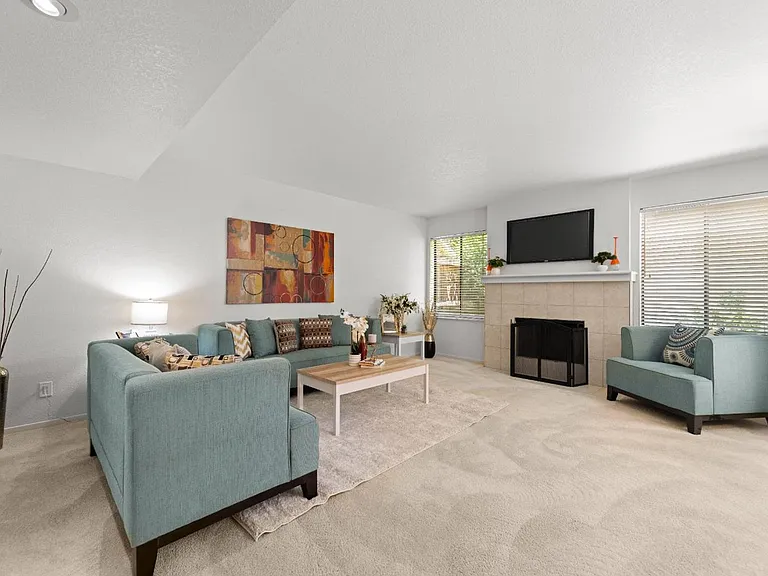 2042 University Park Dr — Photo 7